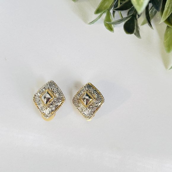 Beautiful Vintage Clip on Earrings Diamond shaped - Picture 3 of 6